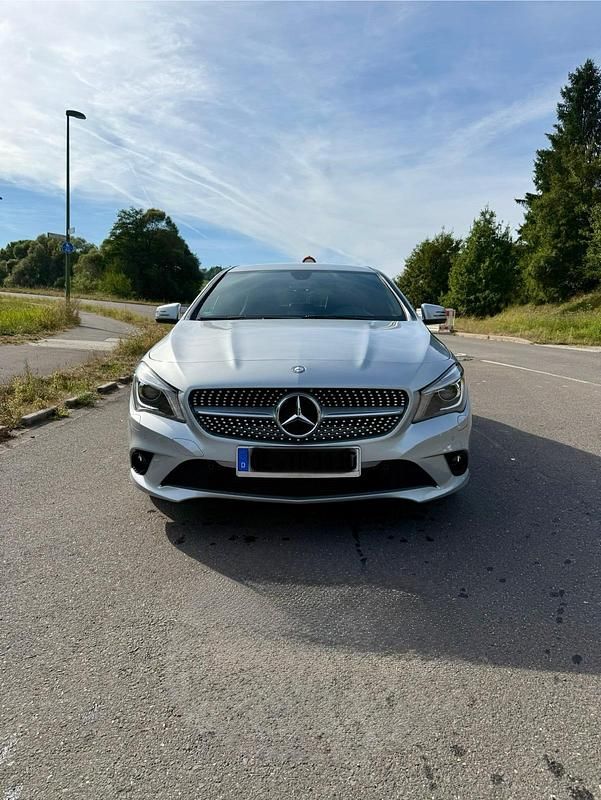Silber Gebraucht 2015 Mercedes CLA200 Limousine | 18.500 € (Fairer Preis) - Bild 1/4