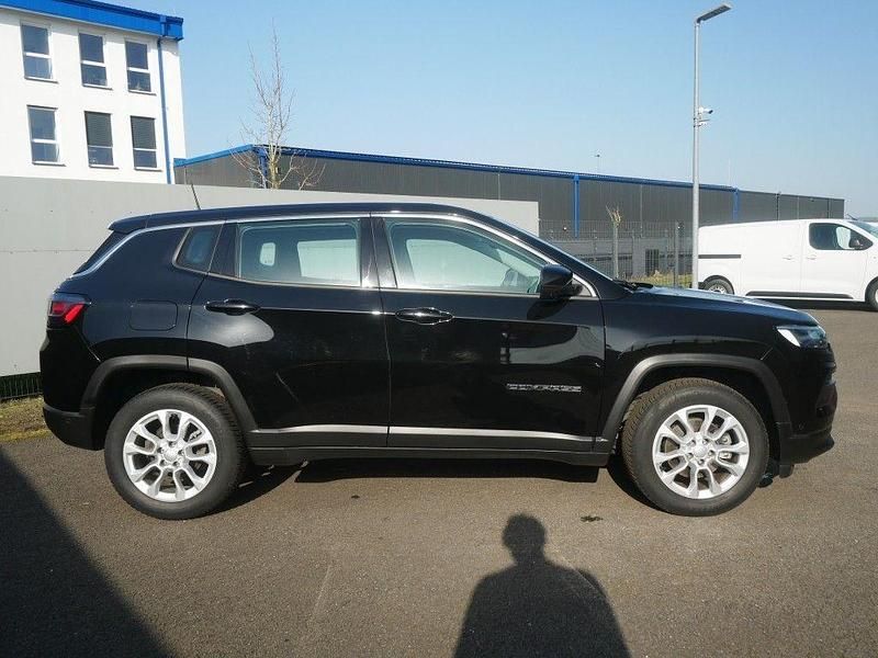 Gebraucht Jeep Compass Altitude 131 PS (96 kW) 2024 Schwarz SUV