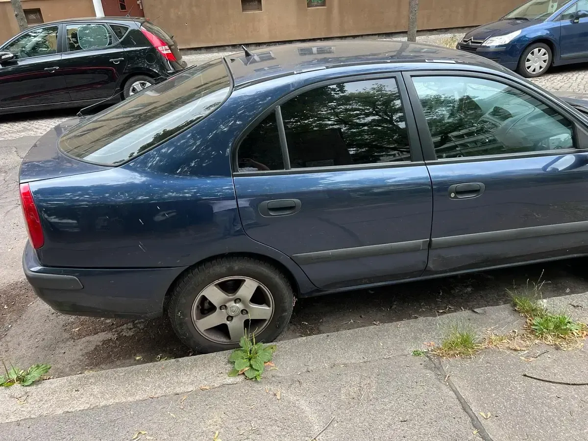 Gebraucht Mitsubishi Carisma 103 PS (75 kW) 2000 Blau Limousine