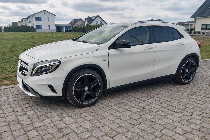 Gebraucht Mercedes GLA220 170 PS (125 kW) 2014 Weiß SUV