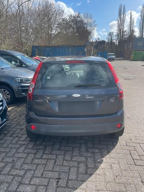 Gebraucht Ford Fiesta 44 PS (32 kW) 2006 Silber Kleinwagen