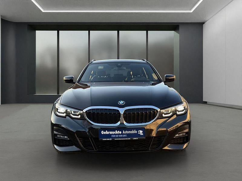 Gebraucht BMW 330e M Sport 252 PS (185 kW) 2021 Schwarz / saphirschwarz (metallic) Kombi