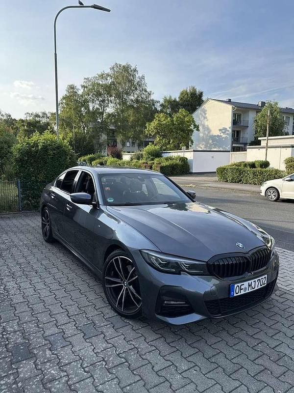 Grau Gebraucht 2021 BMW 320 M Sport Limousine | 35.500 € (Etwas zu teuer) - Bild 1/4