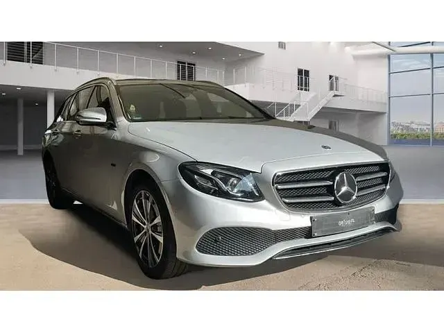 Gebraucht Mercedes E300 Avantgarde 306 PS (225 kW) 2019 Iridiumsilber  metalliclack Kombi