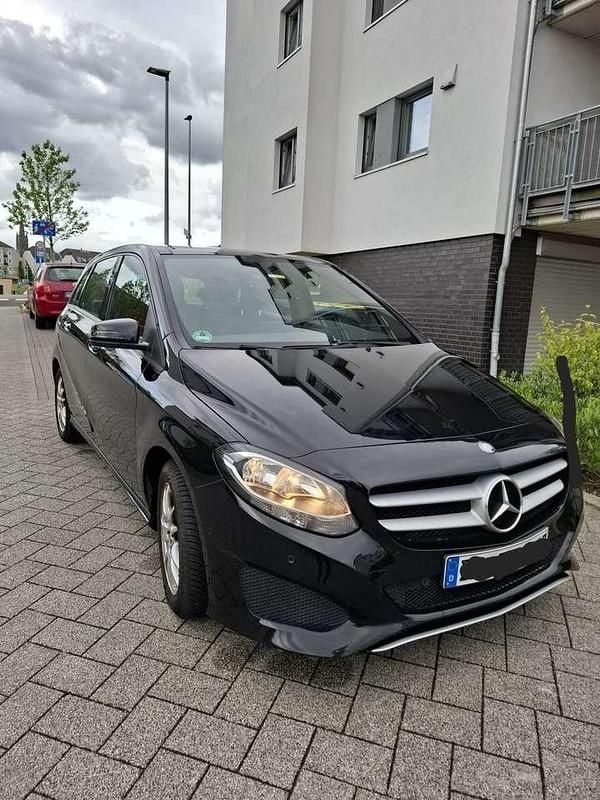Schwarz Gebraucht 2014 Mercedes B180 Van / Kleinbus | 7.950 € (Guter Preis) - Bild 1/4