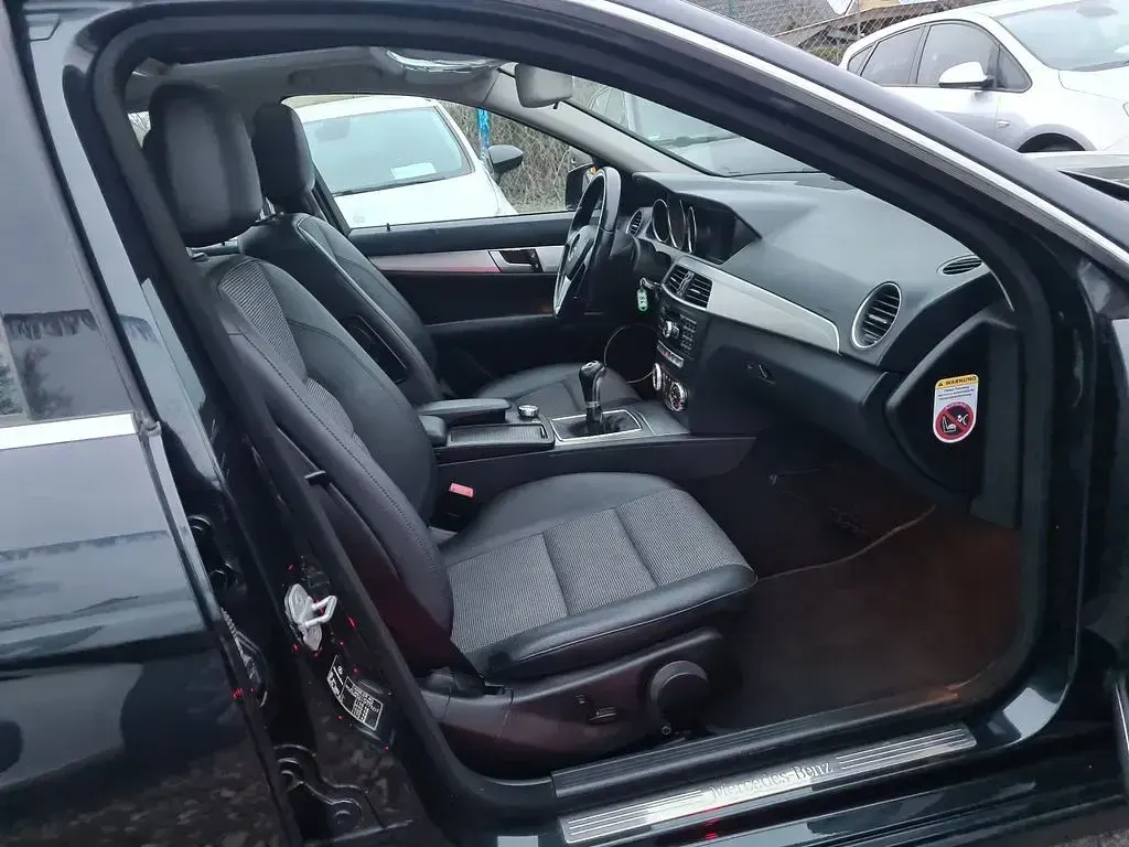 Gebraucht Mercedes C200 Avantgarde 136 PS (100 kW) 2011 Schwarz Kombi