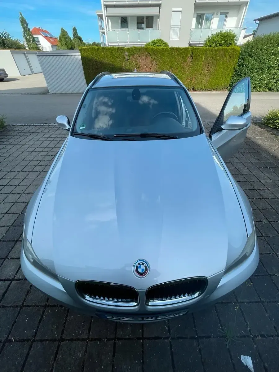 Gebraucht BMW 318 143 PS (105 kW) 2012 Silber Kombi
