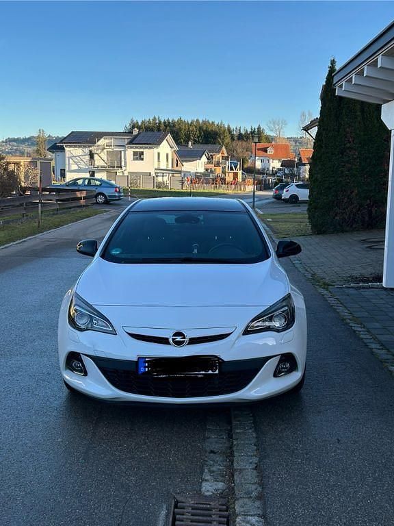 Weiß Gebraucht 2016 Opel Astra GTC Limousine | 8.500 € (Fairer Preis) - Bild 1/4