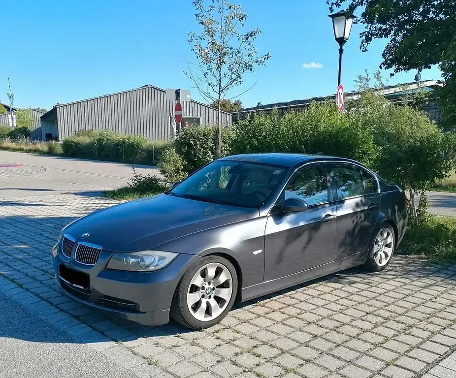 Gebraucht BMW 330 Sport Line 258 PS (189 kW) 2005 Grau Limousine