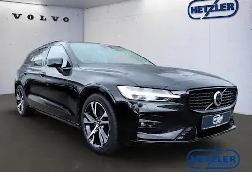 Gebraucht Volvo V60 Plus 197 PS (144 kW) 2022 Black solid stone / solid Kombi