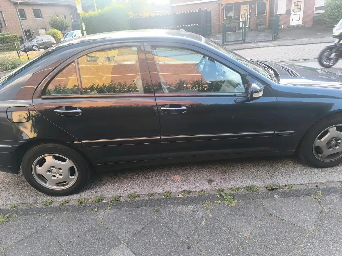 Gebraucht Mercedes C180 129 PS (94 kW) 2001 Andere farben Limousine