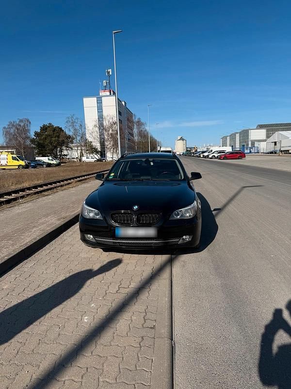 Gebraucht BMW 520 177 PS (130 kW) 2010 Schwarz Kombi