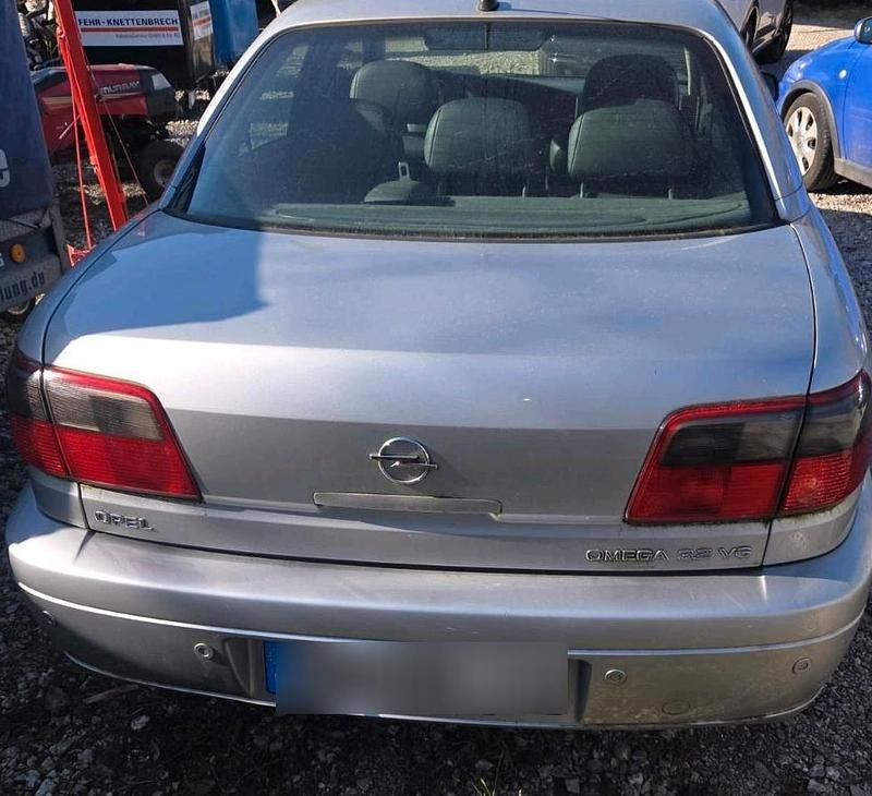 Second-hand Opel Omega 218 CP (160 kW) 2001 Argintiu Berlinǎ