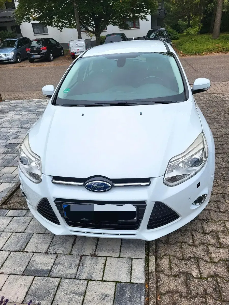 Gebraucht Ford Focus 140 PS (102 kW) 2014 Weiß Kombi