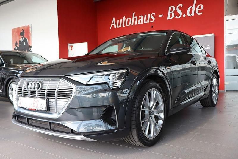 Grau Gebraucht 2023 Audi e-tron Sportback Advanced SUV | 32.670 € (Superpreis) - Bild 1/4