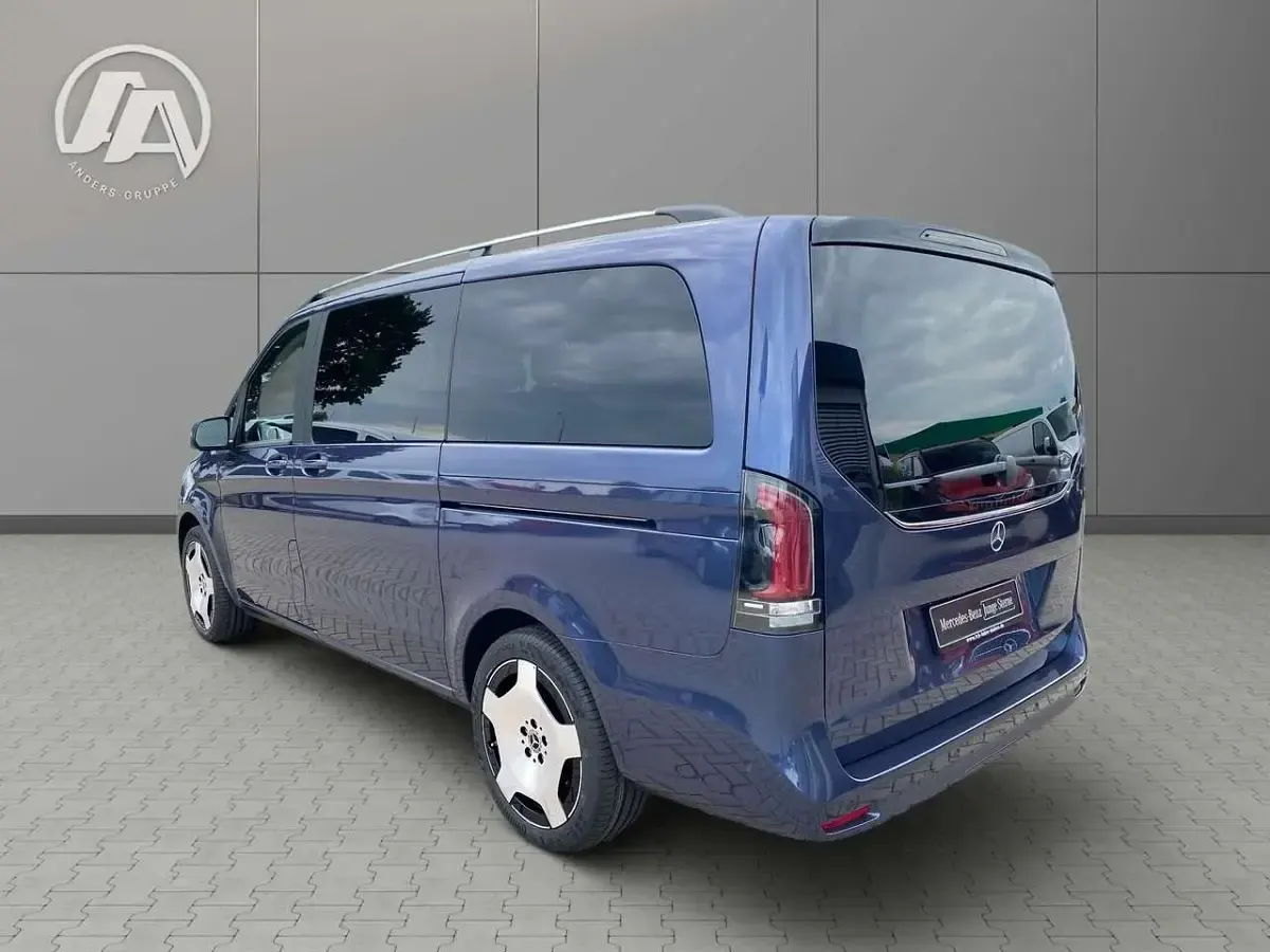 Gebraucht Mercedes V250 190 PS (139 kW) 2025 Sodalith blau Van / Kleinbus