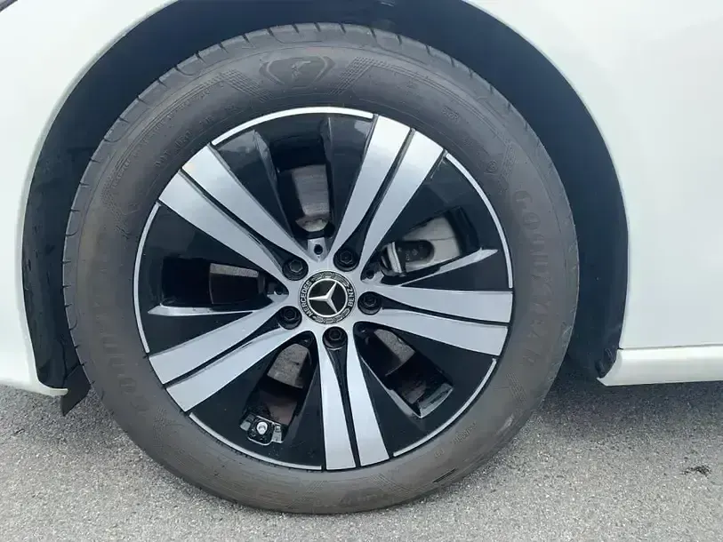Gebraucht Mercedes C300 Avantgarde 265 PS (194 kW) 2024 Unilack polarweiß Kombi