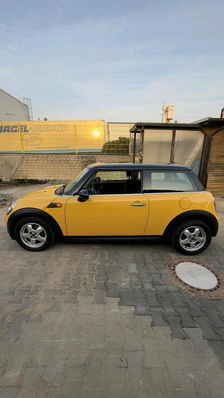 Gebraucht Mini Cooper Coupé 120 PS (88 kW) 2009 Gelb Coupé