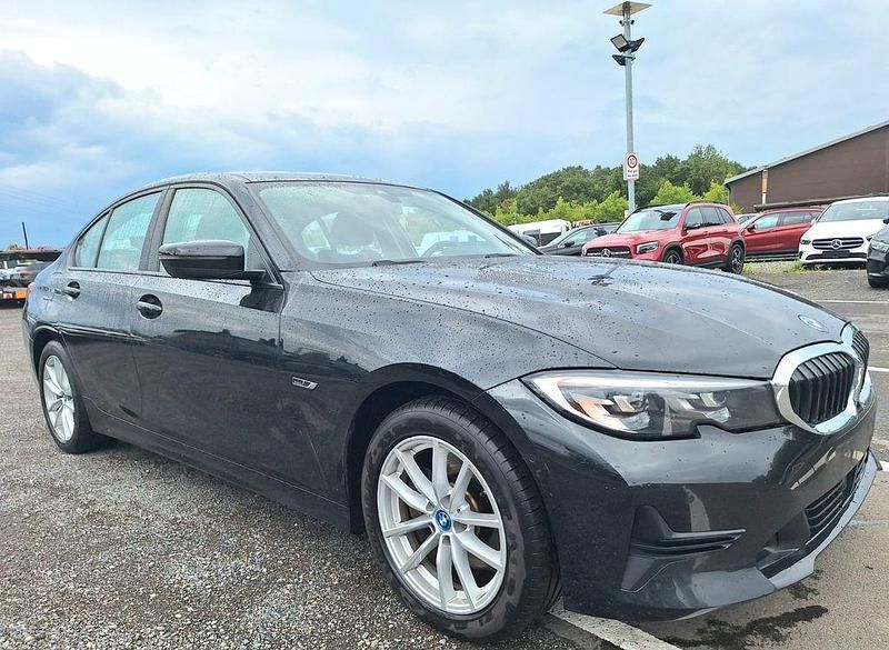 Schwarz Gebraucht 2021 BMW 320e Advantage Limousine | 19.900 € (Etwas zu teuer) - Bild 1/4