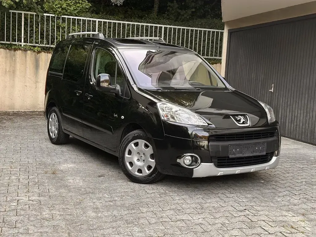 Gebraucht Peugeot Partner Tepee Family 111 PS (81 kW) 2011 Schwarz Van / Kleinbus