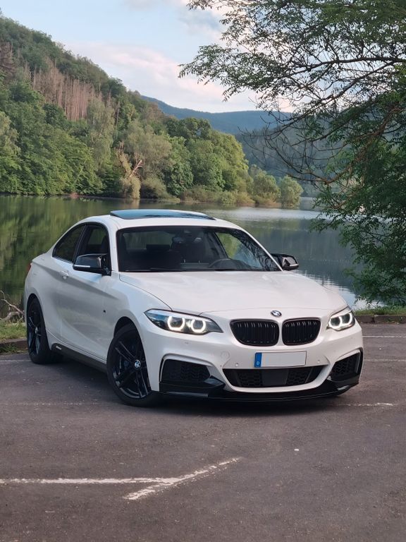 Weiß Gebraucht 2017 BMW M240 M Sport Coupé | 33.800 € (Etwas zu teuer) - Bild 1/4