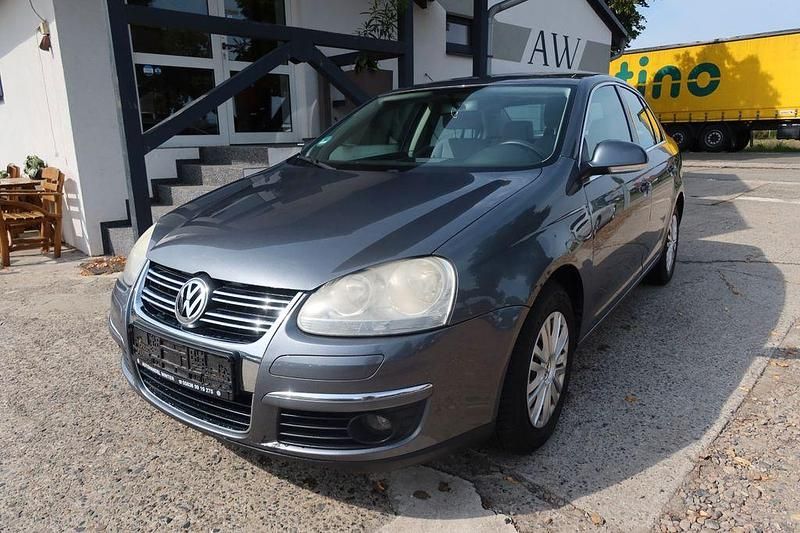 Grau Gebraucht 2006 VW Jetta Comfortline Limousine | 1.750 € (Guter Preis) - Bild 1/4