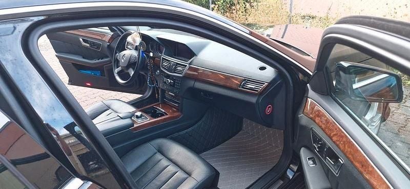 Gebraucht Mercedes E500 Elegance 408 PS (300 kW) 2012 Schwarz Limousine