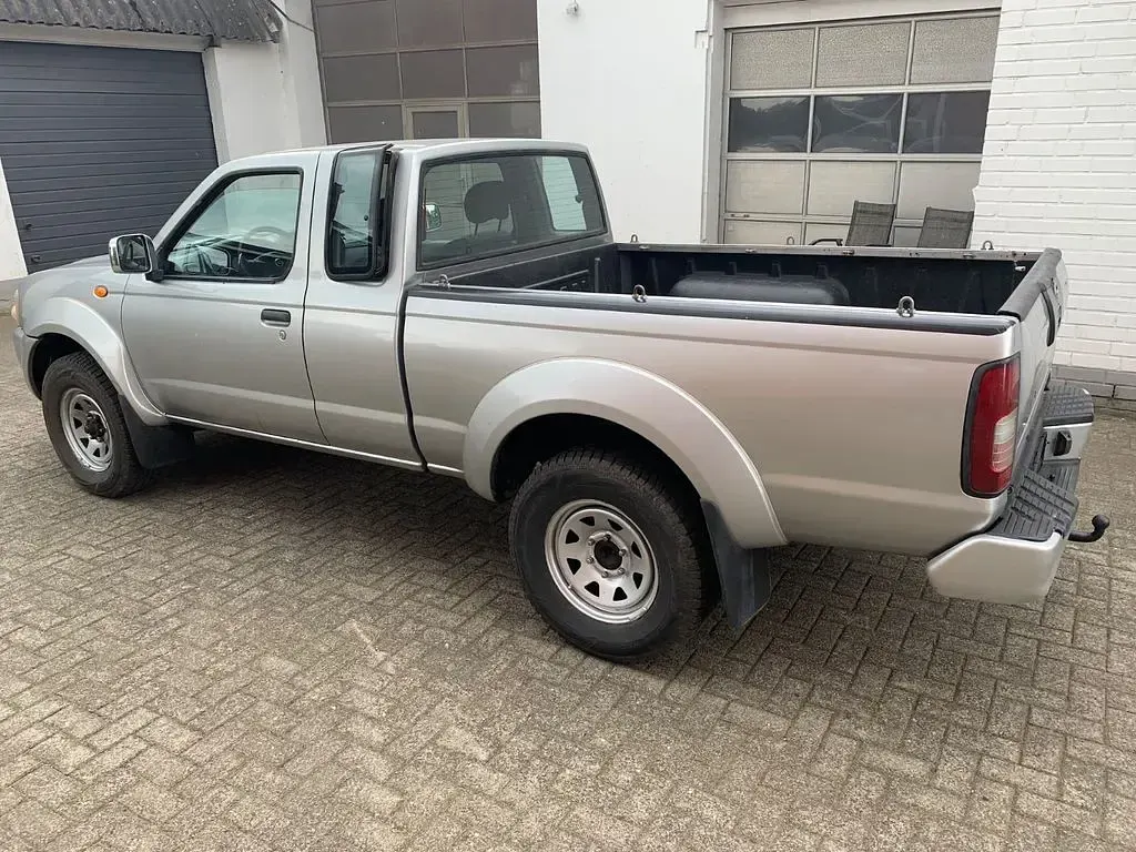 Gebraucht Nissan Navara 133 PS (97 kW) 2003 Silber Pickup