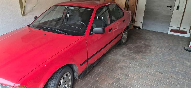 Gebraucht BMW 316 102 PS (75 kW) 1992 Rot Limousine