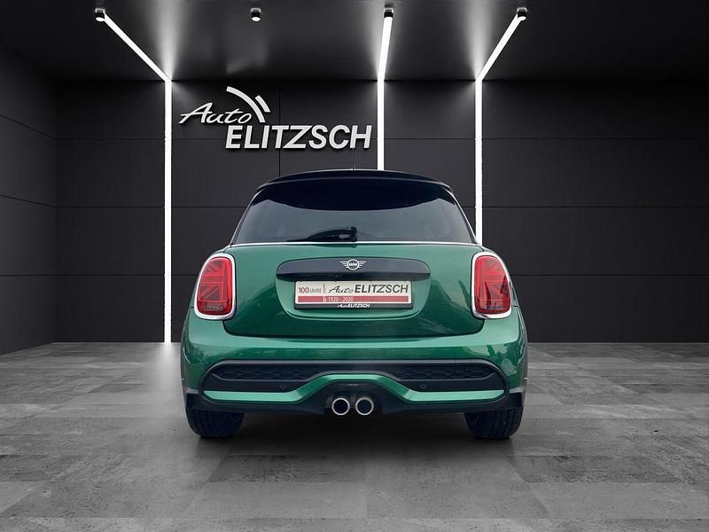 Gebraucht Mini Cooper S Classic 178 PS (130 kW) 2022 British racing green metallic Kleinwagen