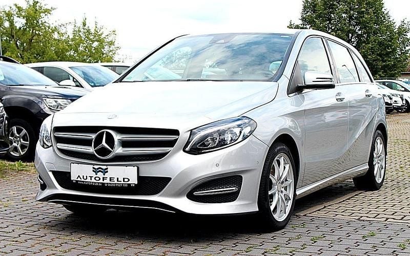 Grau Gebraucht 2015 Mercedes B200 Urban Van / Kleinbus | 14.950 € (Fairer Preis) - Bild 1/4