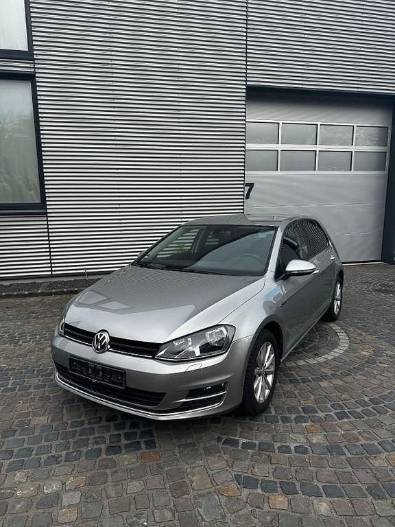 Silber Gebraucht 2016 VW Golf VII LOUNGE Limousine | 11.999 € (Guter Preis) - Bild 1/4