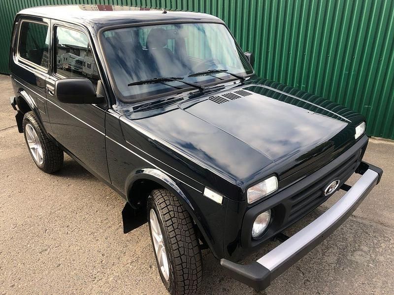 Schwarz Neu 2025 Lada niva SUV | 22.790 € (Teuer) - Bild 1/4