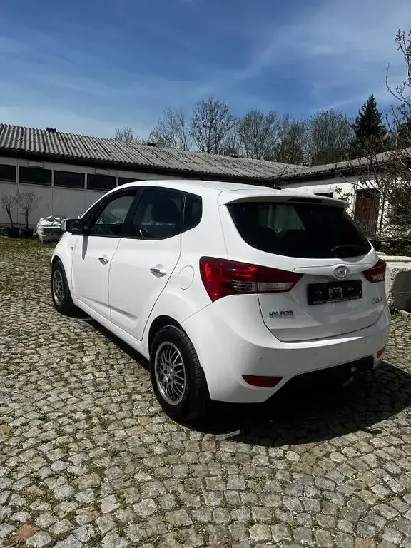 Gebraucht Hyundai ix20 125 PS (91 kW) 2012 Weiß Kleinwagen