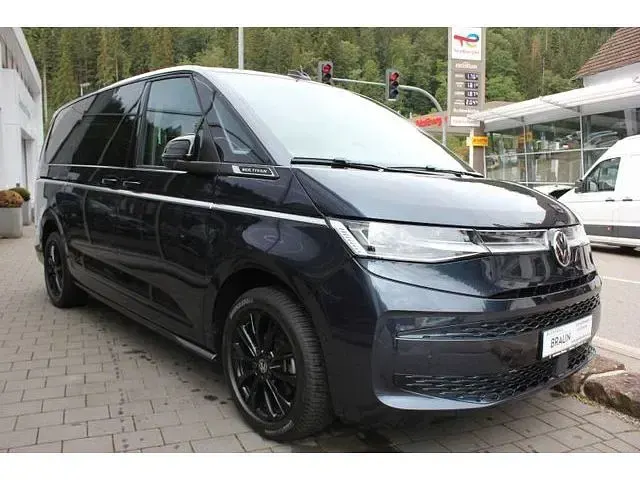 Gebraucht VW Multivan Style 150 PS (110 kW) 2025 Starlight blue metallic Van / Kleinbus