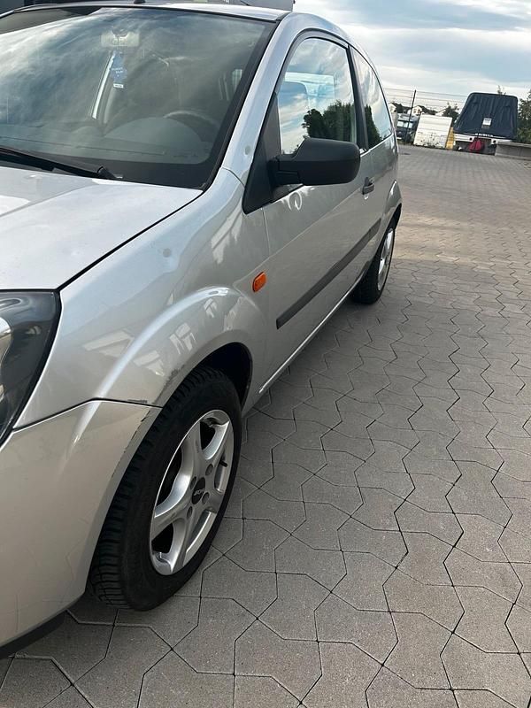 Gebraucht Ford Fiesta 60 PS (44 kW) 2006 Silber Kleinwagen