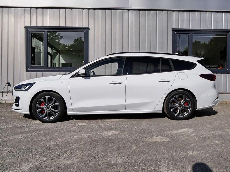 Gebraucht Ford Focus ST-Line 125 PS (91 kW) 2025 Weiß Limousine