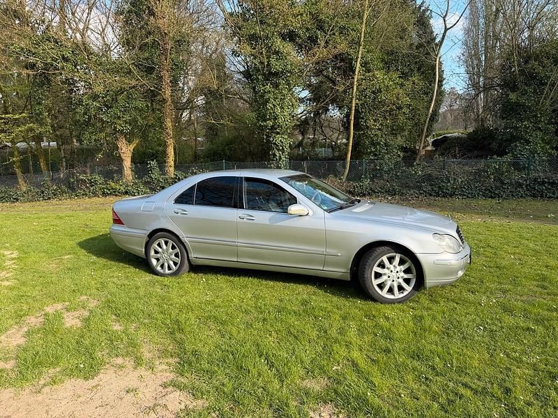 Second-hand Mercedes S320 224 CP (164 kW) 2000 Argintiu Berlinǎ