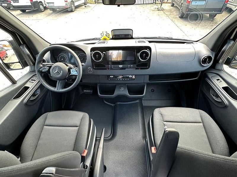 Neu Mercedes Sprinter 190 PS (139 kW) 2025 Schwarz Van