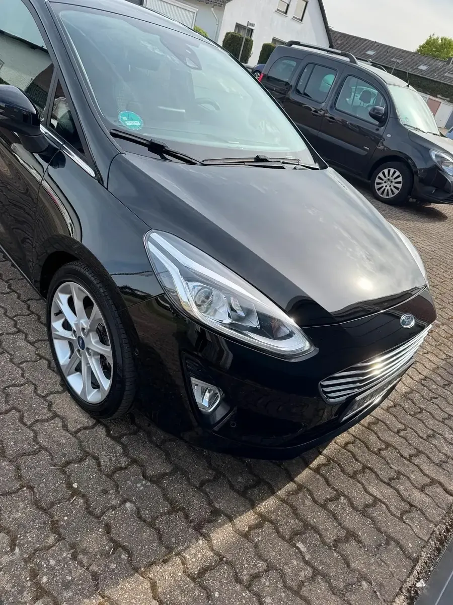 Gebraucht Ford Fiesta 100 PS (73 kW) 2018 Schwarz Kleinwagen