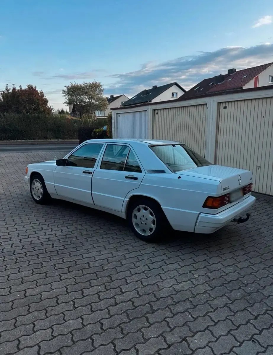 Gebraucht Mercedes 190 160 PS (117 kW) 1990 Weiß Limousine