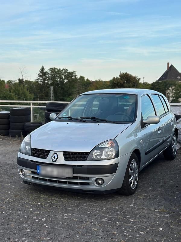 Grau Gebraucht 2002 Renault Clio II Kleinwagen | 3.000 € - Bild 1/4