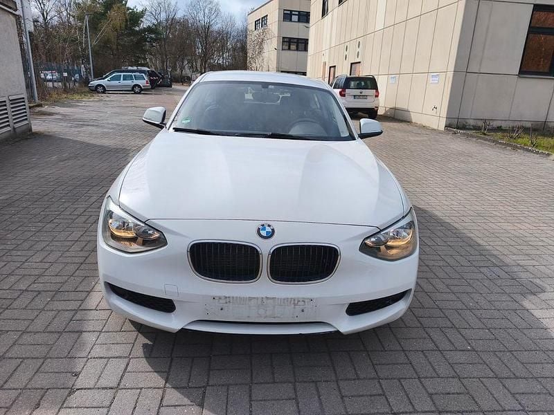 Gebraucht BMW 114 102 PS (75 kW) 2012 Weiß Kleinwagen