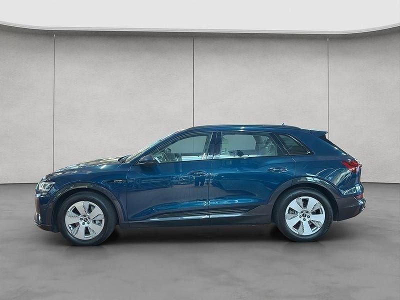 Gebraucht Audi e-tron Advanced 300 kW (408 PS) 2021 Galaxisblau metallic SUV