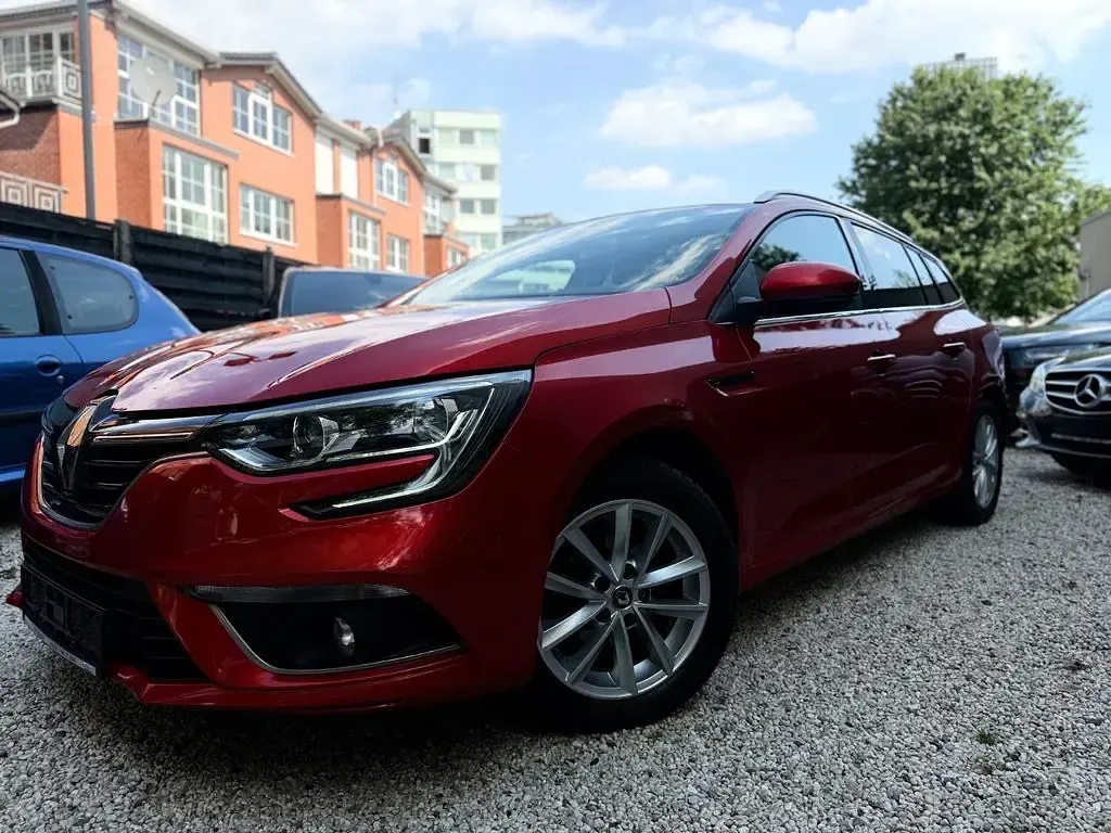 Gebraucht Renault Mégane IV Zen 110 PS (80 kW) 2017 Rot Limousine