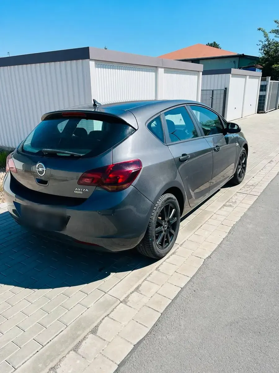 Gebraucht Opel Astra 116 PS (85 kW) 2010 Grau Limousine