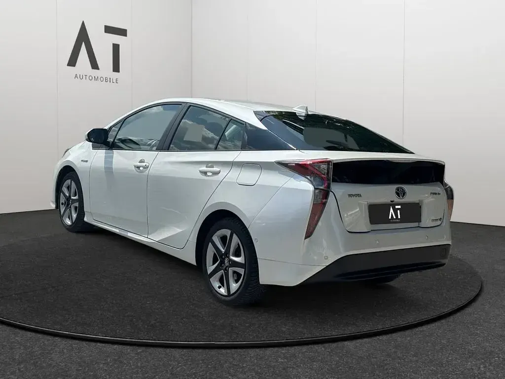 Gebraucht Toyota Prius Comfort 98 PS (72 kW) 2016 Weiß Limousine