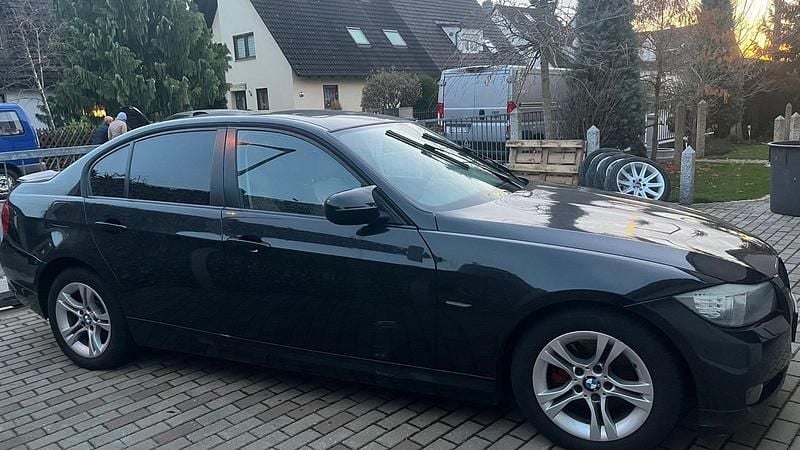 Second-hand BMW 320 170 CP (125 kW) 2010 Negru Berlinǎ