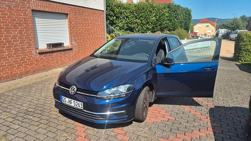 Blau Gebraucht 2019 VW Golf VII Comfortline Limousine | 14.500 € (Fairer Preis) - Bild 1/4