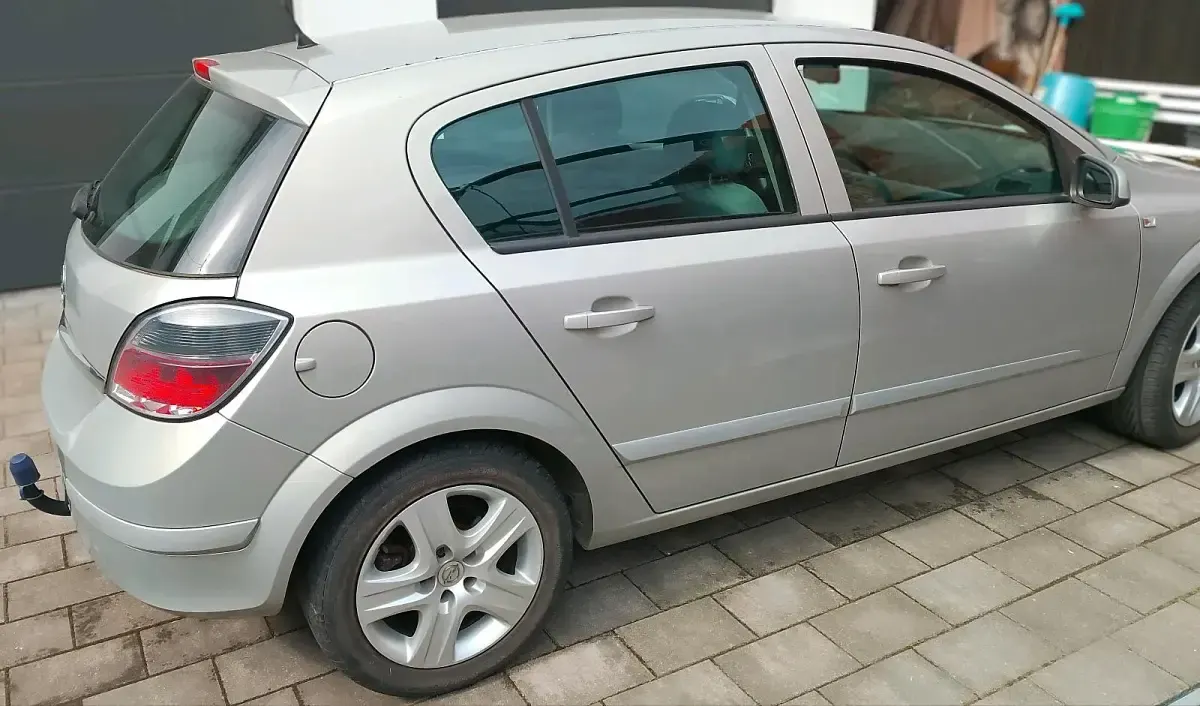 Gebraucht Opel Astra 116 PS (85 kW) 2009 Silber Limousine